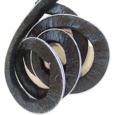 100% পিপি উপাদান এবং কালো ধূসর রঙের উল পিল আবহাওয়া উপাদানগুলির বিরুদ্ধে সুরক্ষার জন্য আবহাওয়া স্ট্রিপ