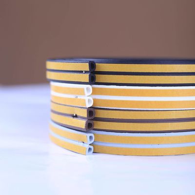 5m/6m/12m EPDM রাবার কম্পোজিট স্ব আঠালো ফোম উইন্ডো সিল স্ট্রিপ দরজা অ্যাপার্টমেন্ট জন্য