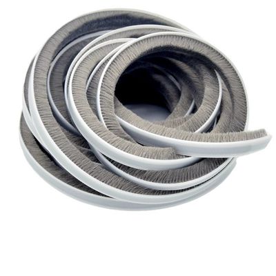 আধুনিক স্টাইলের আঠালো দরজা আবহাওয়া উইন্ডো জন্য স্ট্রিপিং ব্রাশ কালো / ধূসর / বাদামী / সাদা / অন্যান্য উপকরণ এবং নকশা