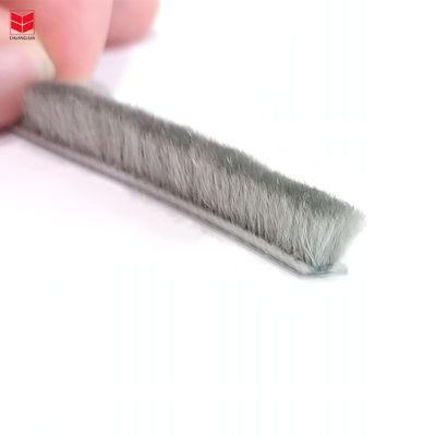 আধুনিক ডিজাইন 100% পিপি মাল্টিকোলার পুরু ব্রাশ আবহাওয়া পিল সীল স্ট্রিপ যে কোনও আকারের জন্য আধুনিক স্টাইল