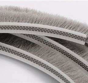 অ্যালুমিনিয়াম খাদ স্ট্রিপ ব্রাশ আবহাওয়া স্ট্রিপিং অ্যাপোসাইট ডোর সিল স্ট্রিপ স্লাইডিং ডোর পিল উচ্চতা 3-25mm / প্রস্থ 3-50mm