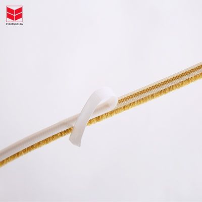 স্ব-আঠালো সিল স্ট্রিপ দরজার নীচে আঠালো আবহাওয়া পিল স্ট্রিপ হোম জন্য 100% পিপি উপাদান স্থায়িত্ব জন্য ব্যবহৃত