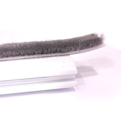 অ্যাপার্টমেন্ট নন-অ্যাডেসিভ স্ট্রিপ ব্রাশ পিল উচ্চতা 3-25mm এবং প্রস্থ 3-50mm সঙ্গে